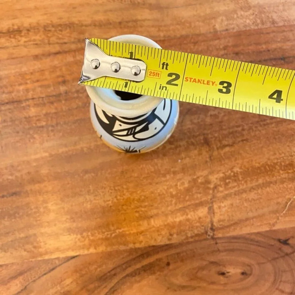 Navajo Cedar Mesa Handpainted and Etched Pottery Vase 5in - Signed - Picture 9 of 10